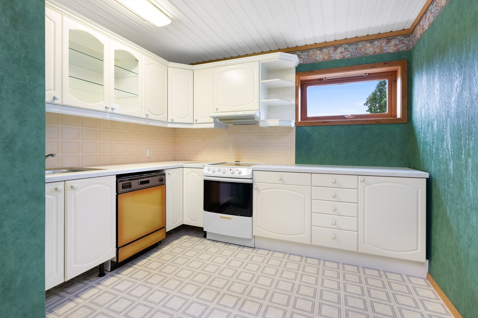 Kjøkken i underetasjen. Galleribilde