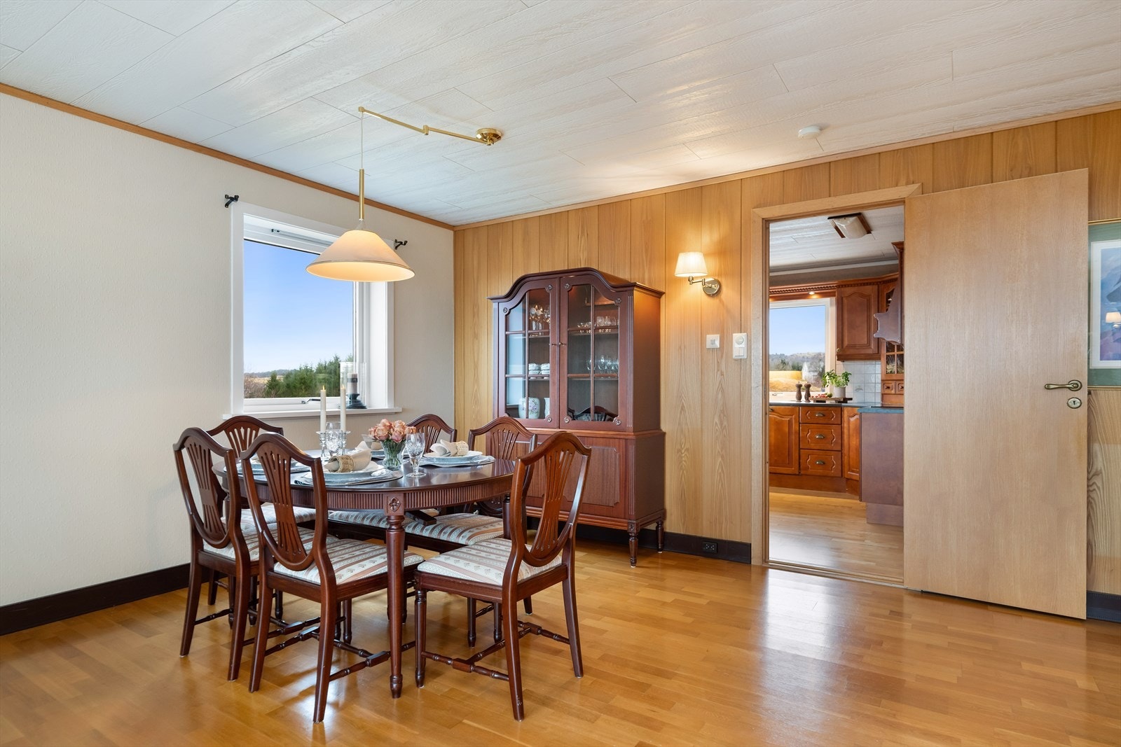 Stuen har plass til hele storfamilien. Galleribilde