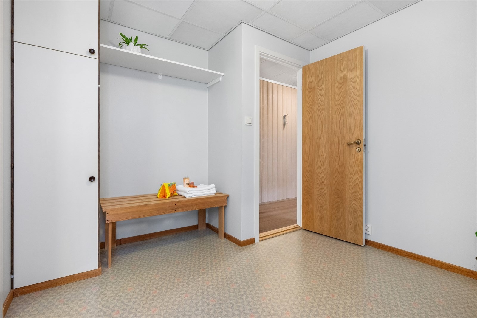 Garderobe avdeling til bassengområdet. Galleribilde