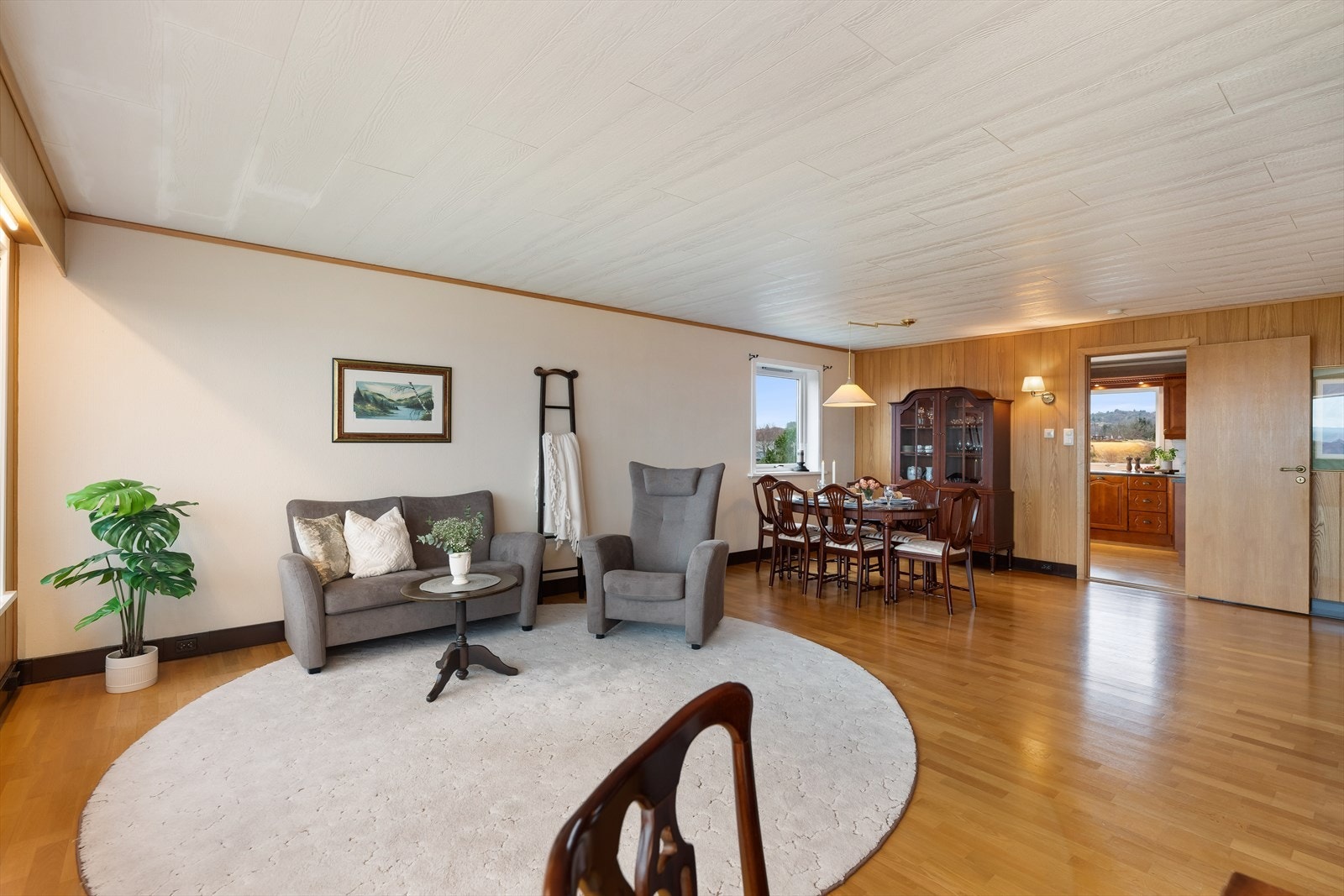 I følge selger det 20 cm isolasjon i hele 2.etasje. Galleribilde