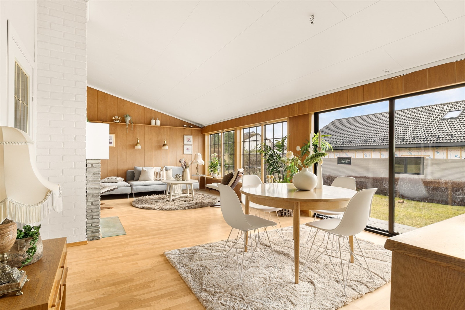 God plass til spisegruppe i stuen. Galleribilde