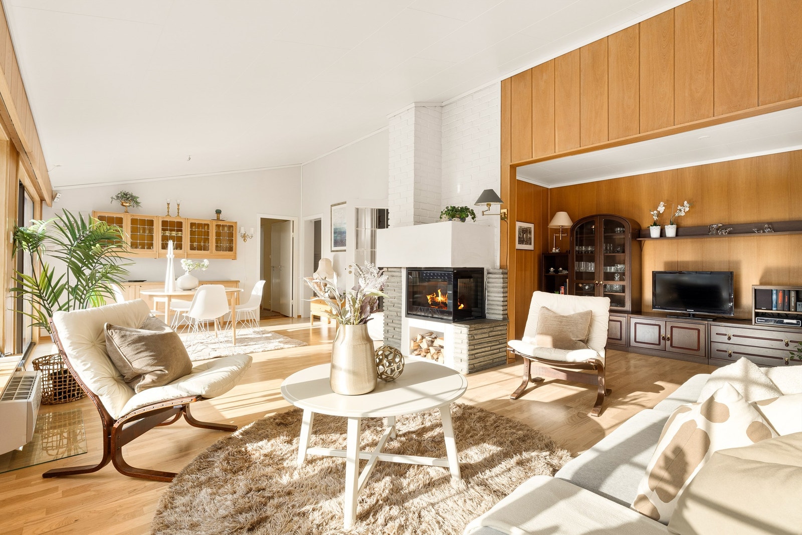 Peisovn i stuen gir god varme og hygge på kalde dager. Galleribilde