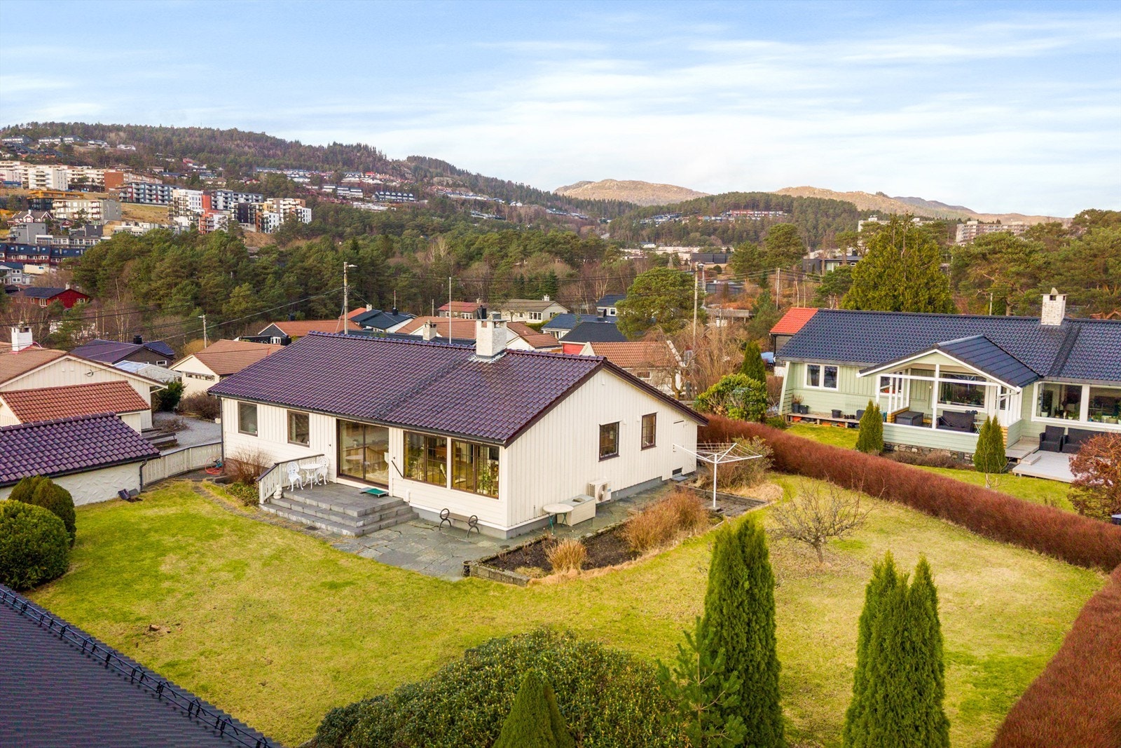 Velkommen til Fossåsen 3 - En nydelig eiendom med flott hage og meget gode solforhold! Foto: Stian Inderhaug Galleribilde