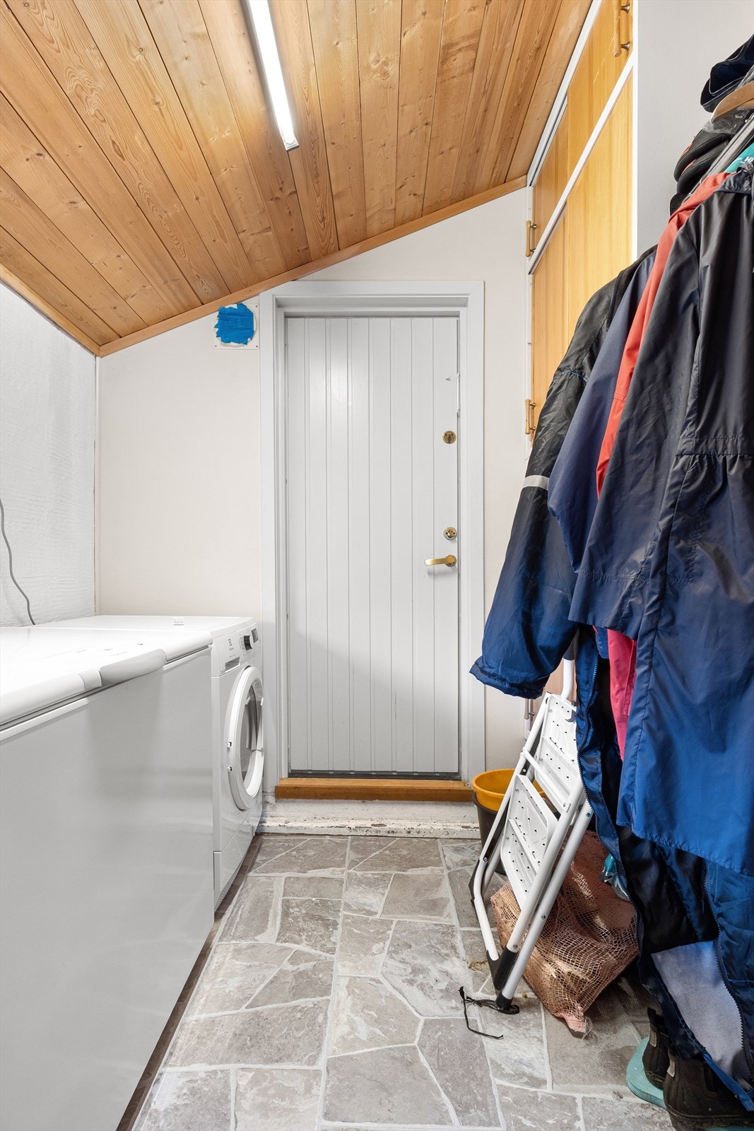 Bod med biinngang. Galleribilde