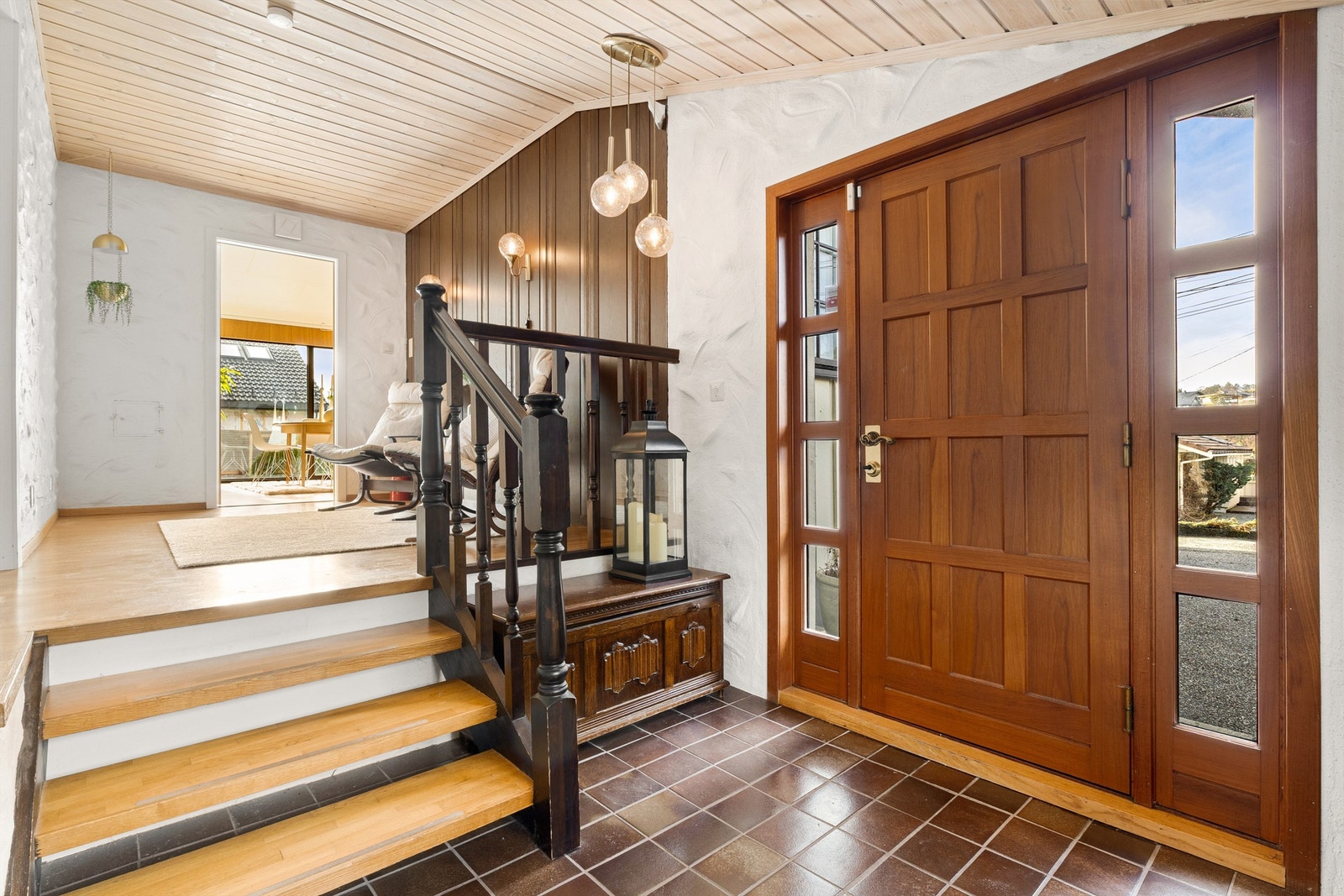 Velkommen inn i en luftig og romslig entré/hall! Galleribilde