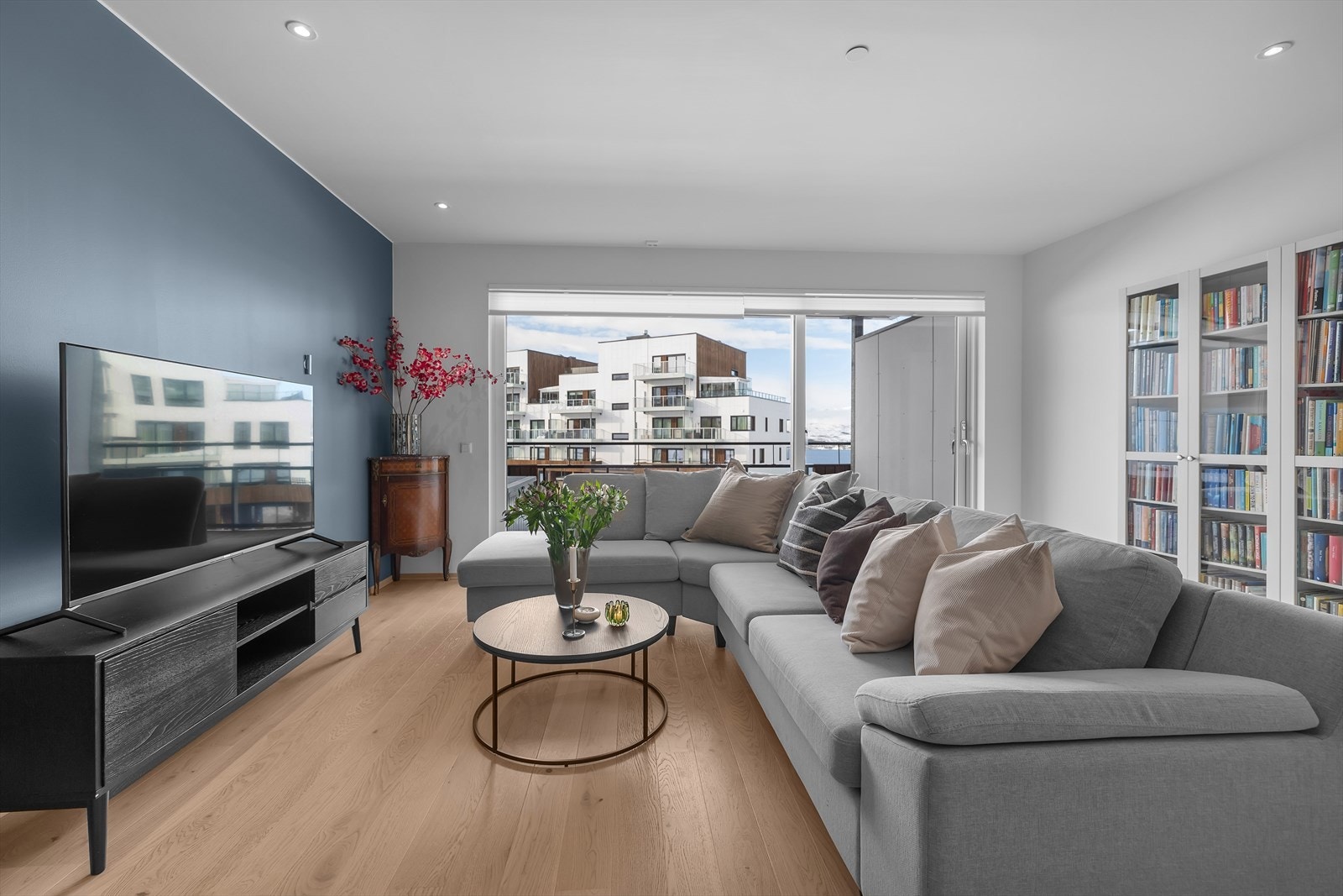 Plissegardiner montert på vinduene Galleribilde