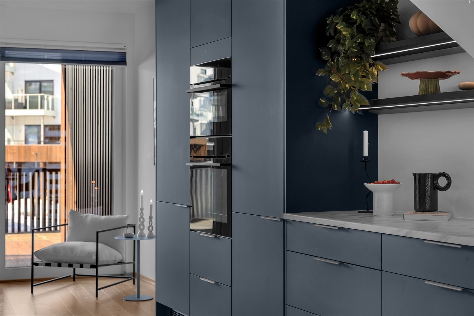 Helintegrerte hvitevarer: Stekeovn, kombiovn (stekeovn/mikro), helt kjøleskap, helt fryseskap, kokeplate og oppvaskmaskin Galleribilde