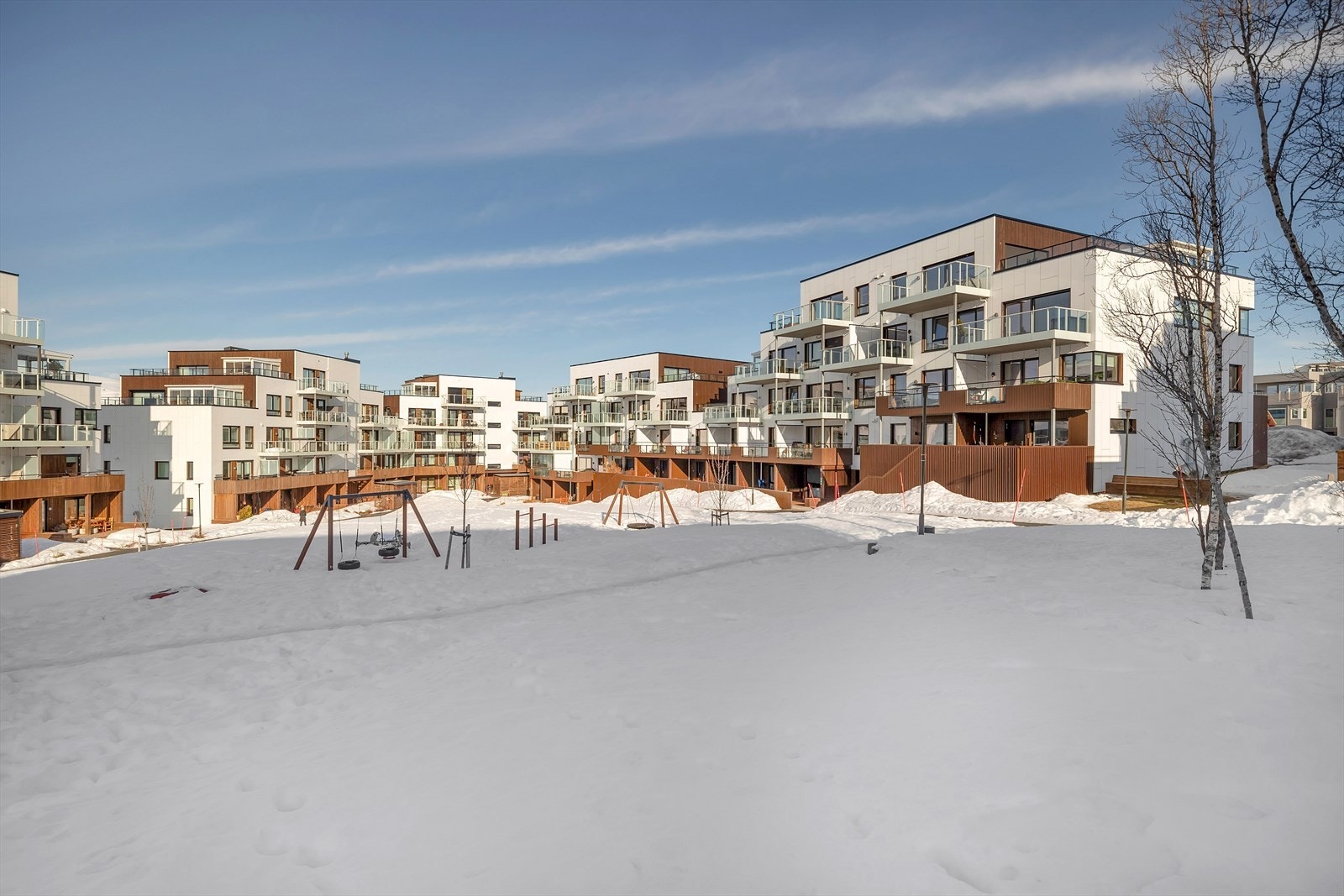 Leiligheten er beliggende i bygg som grenser inn mot det trygge og fine utemiljøet i Norrøna boligpark Galleribilde
