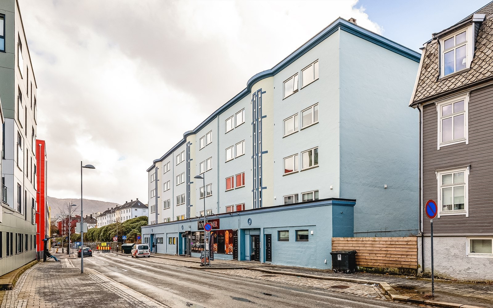 I 2023/2024 fikk sameiet nye vinduer - fasaden ble malt samtidig. Galleribilde