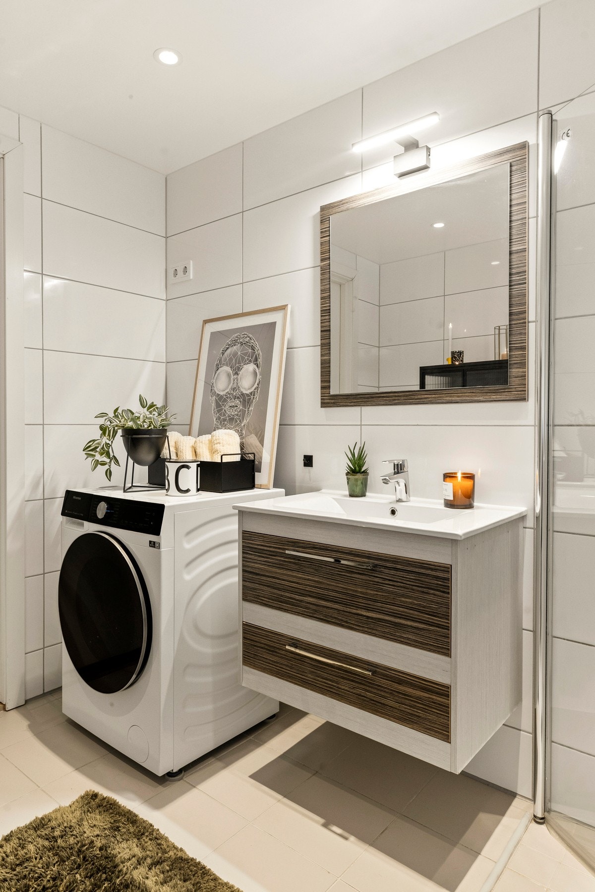 Gulvvarme, nøytrale fargevalg og god funksjonalitet er kvaliteter du finner her Galleribilde