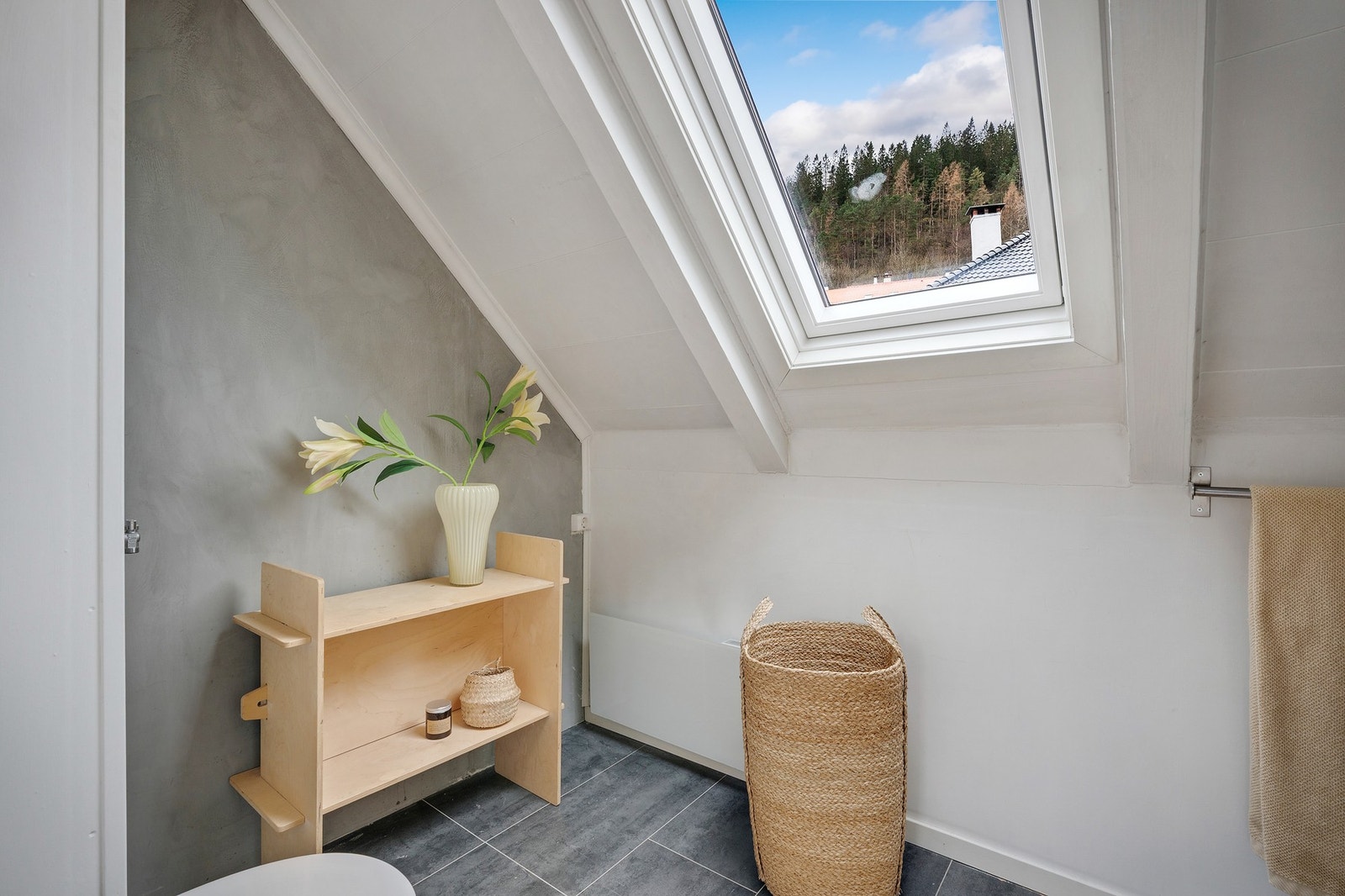 - Dette er en innholdsrik og sjarmerende leilighet med god planløsning, fine lysforhold og attraktiv beliggenhet - Galleribilde