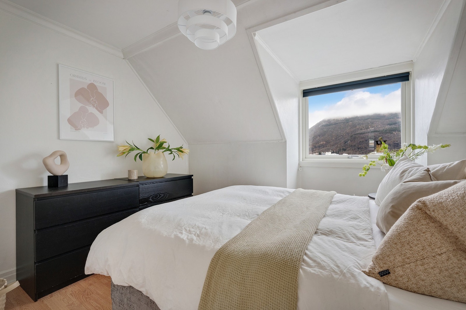 - Soverom 2 har svært godt lysinnslipp og fin utsikt - Galleribilde