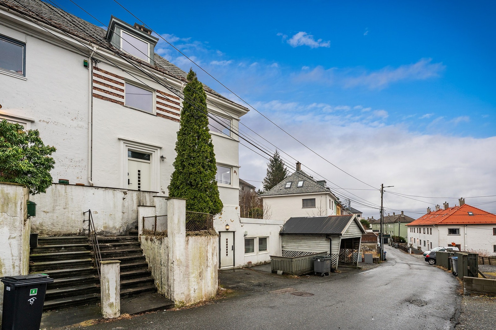- Sameiet har fire parkeringsplasser, hvorav en er i carport - Galleribilde
