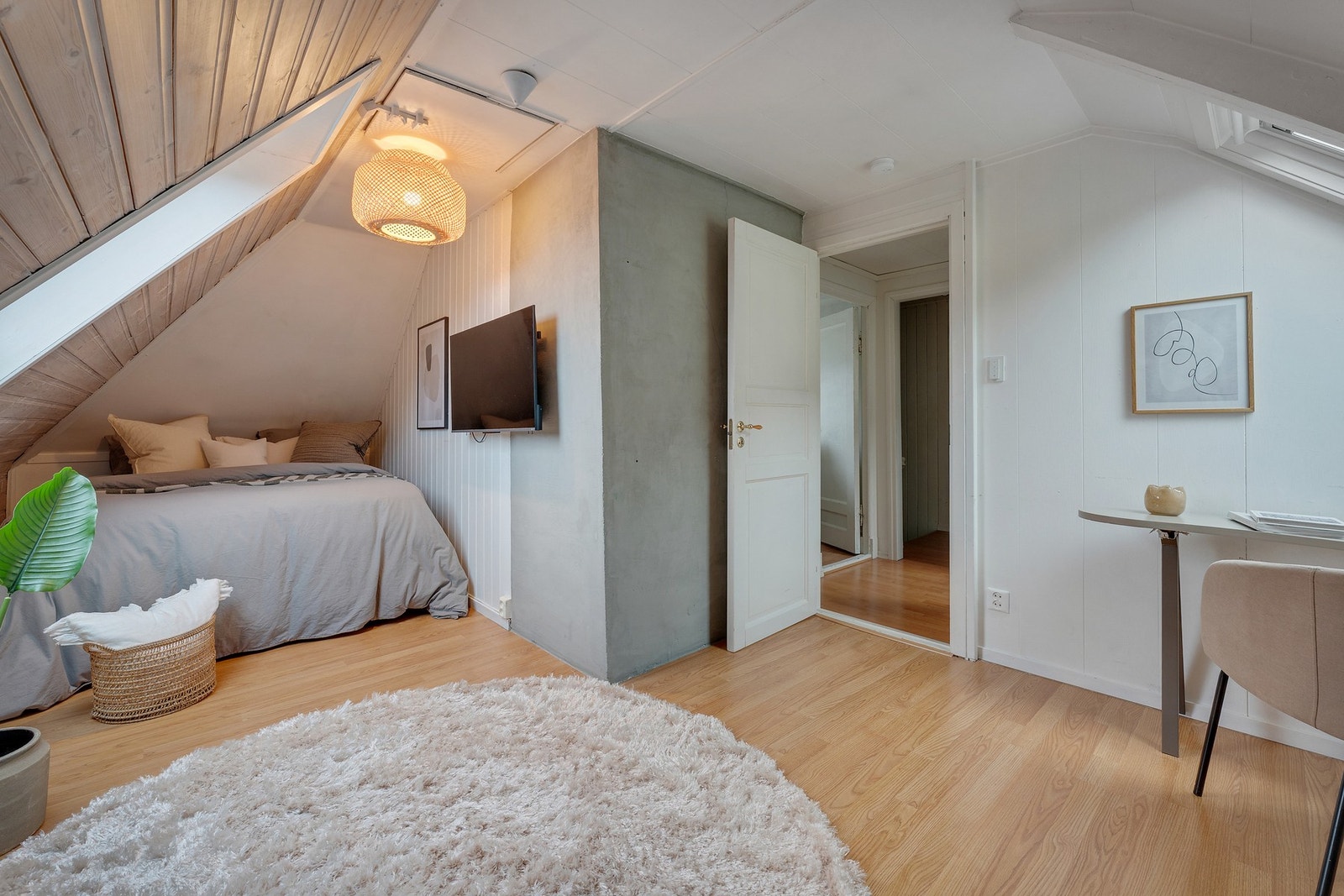 - Dette rommet er godkjent som loftsrom men benyttes som hovedsoverom - Galleribilde