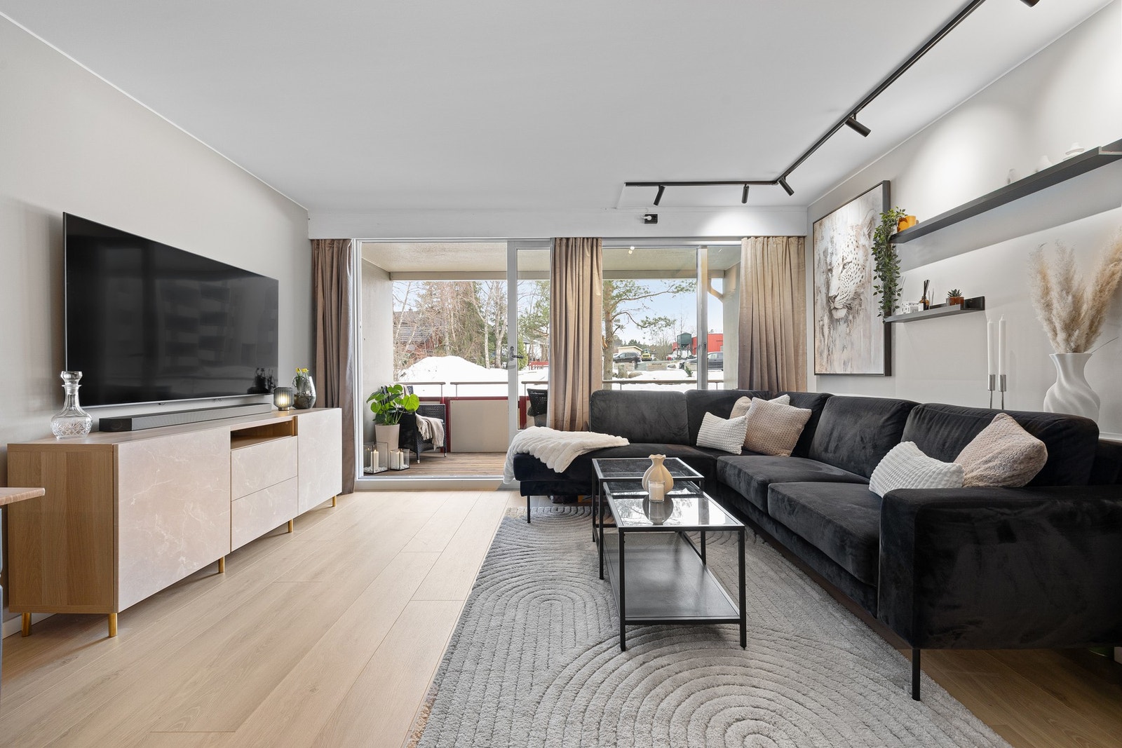 EiendomsMegler 1 ved Eystein Wullum har gleden av å presentere Myrmannsvegen 10! (Foto: Julian Nonstad/Nonstad foto) Galleribilde