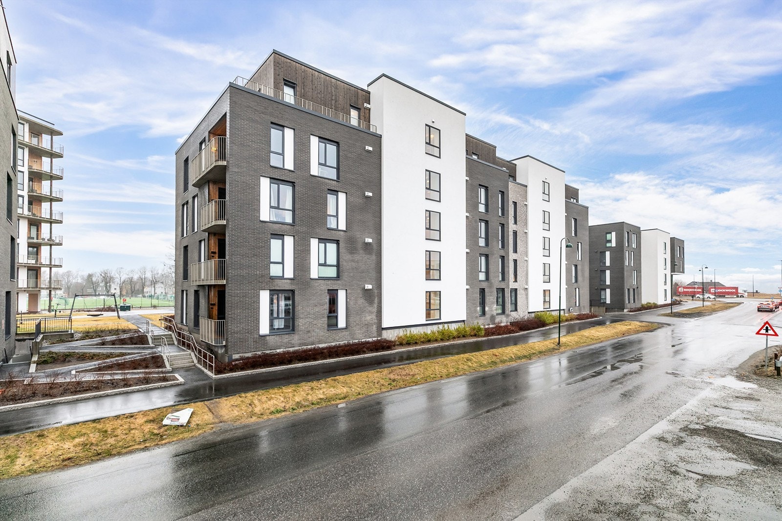 Leiligheten er i helhet orientert inn mot det store gårdsrommet, bort fra Rabekkgata. Galleribilde