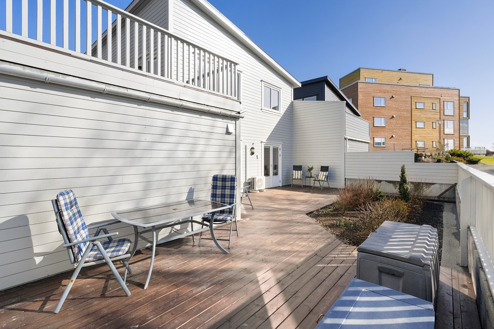 Eiendommen er utstyrt rikelig med terrasse-areal. Galleribilde