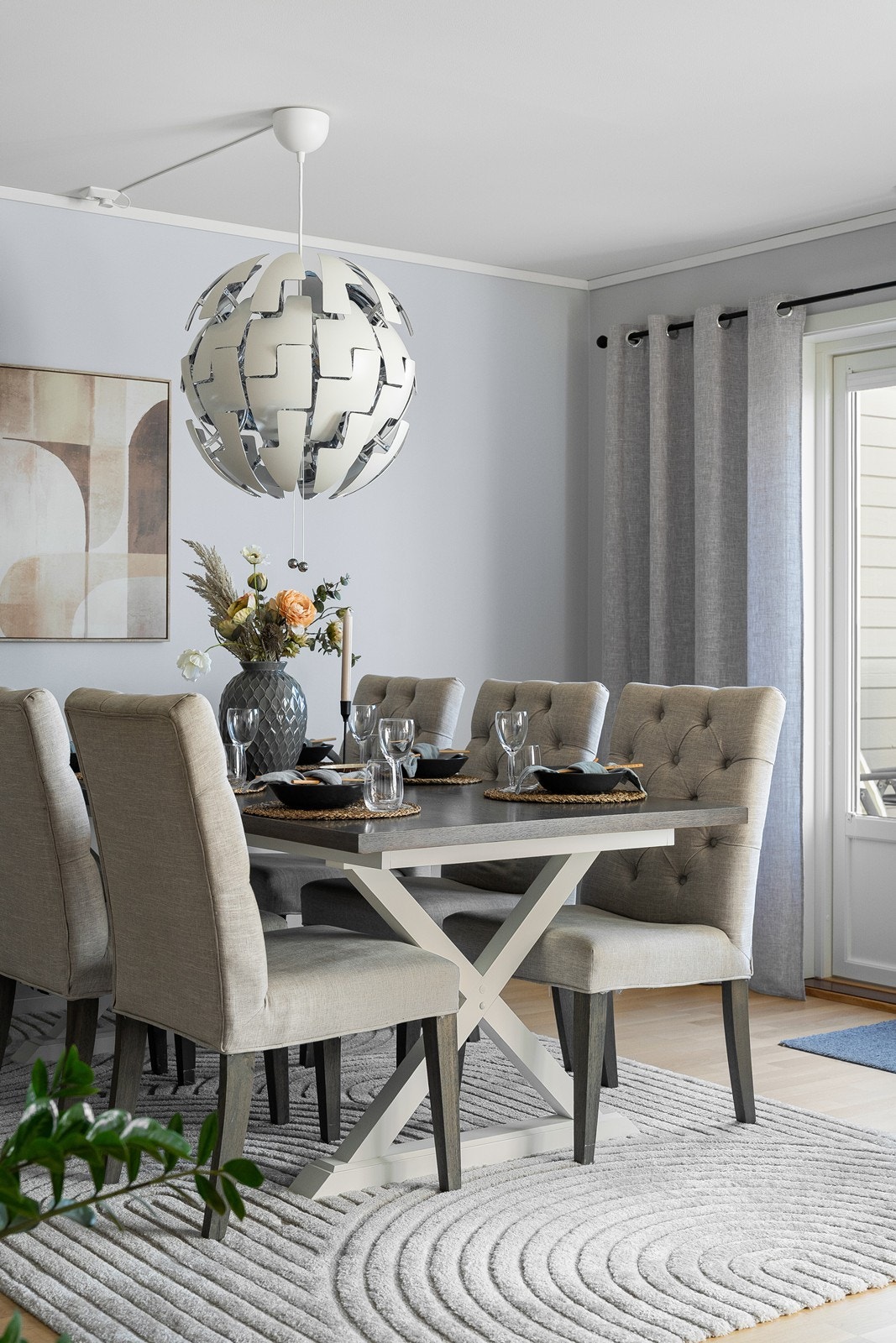 Rommet har naturlig plass til spisebord. Galleribilde