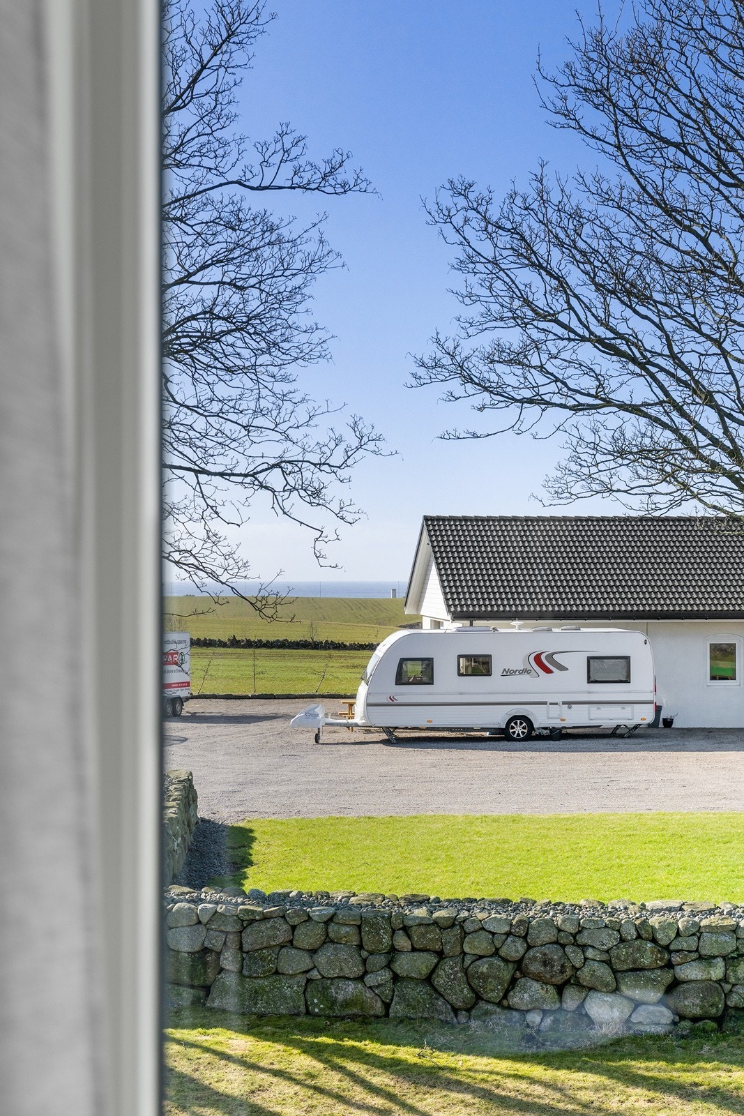 Nydelig utsikt mot havet fra stuen. Galleribilde