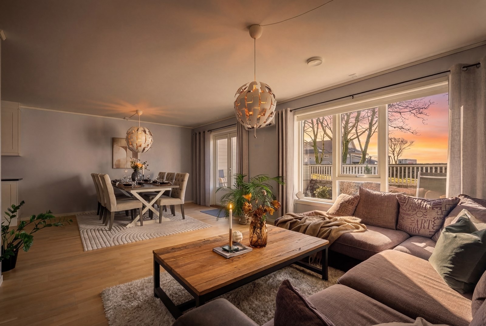 KI-redigert bilde som illustrerer den idylliske solnedgangen. Galleribilde