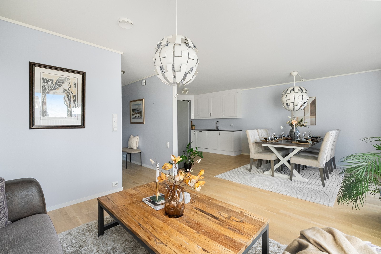 Stue / spisestue. Galleribilde