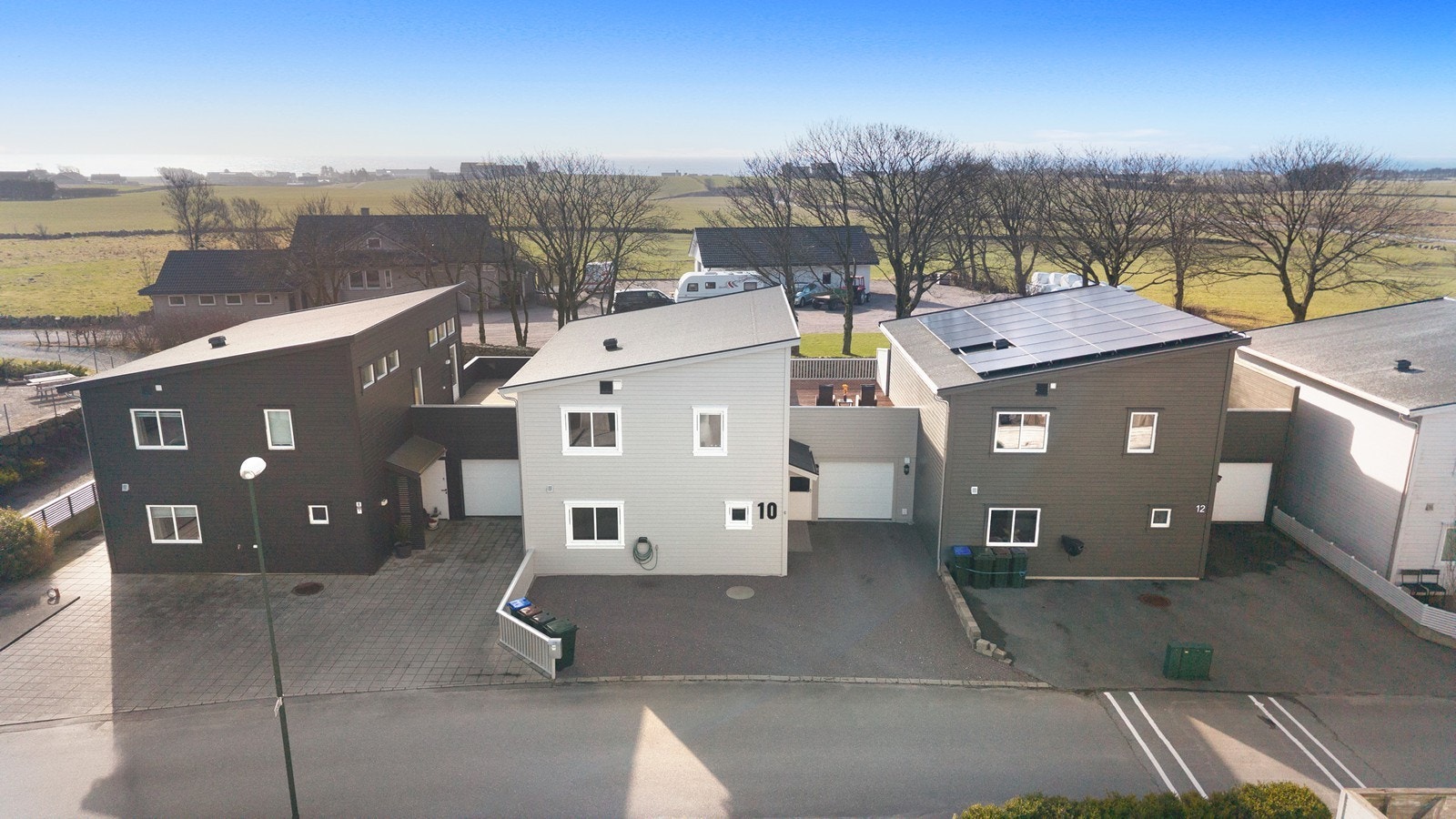 Velkommen til Brattlandsplassen 10! Presentert av Oscar Omland v/Aktiv Eiendomsmegling Jæren.
Fotograf: Brian Engen Galleribilde