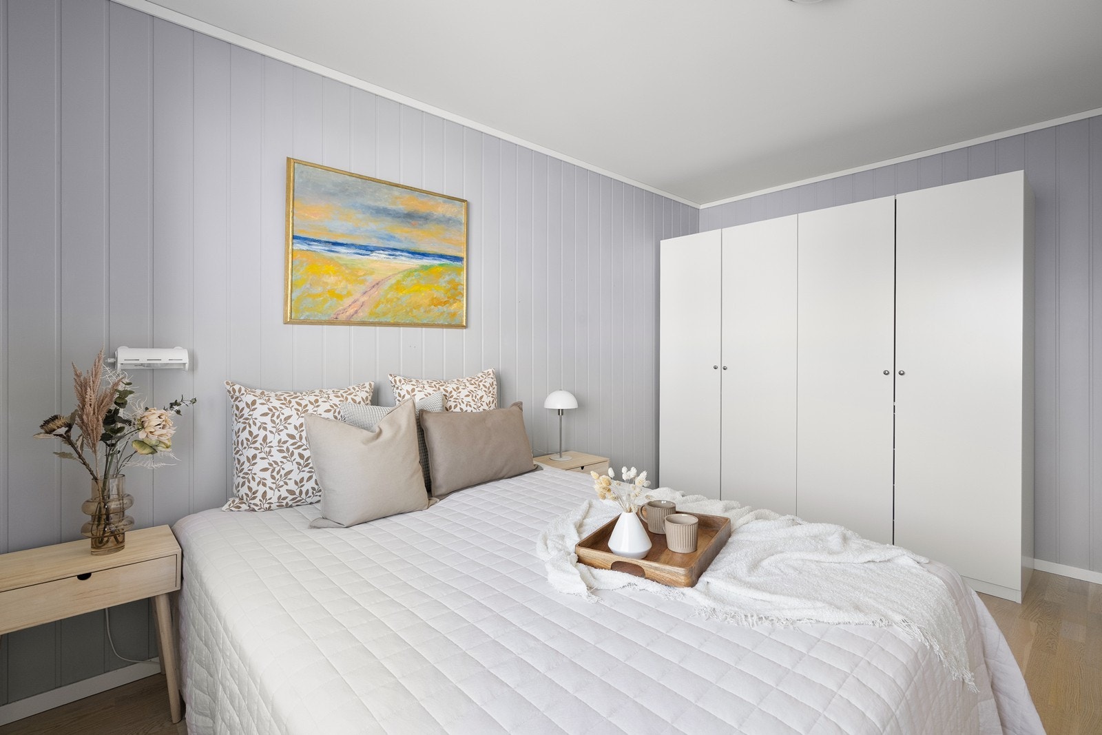 Hovedsoverommet har rikelig med plass til garderobe. Galleribilde