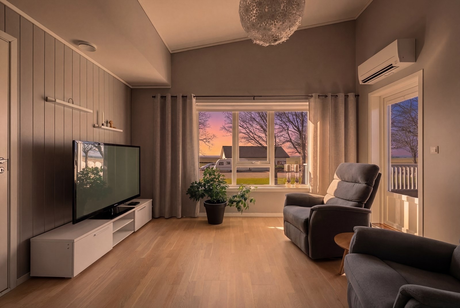 KI-redigert bilde som illustrerer den idylliske solnedgangen. Galleribilde