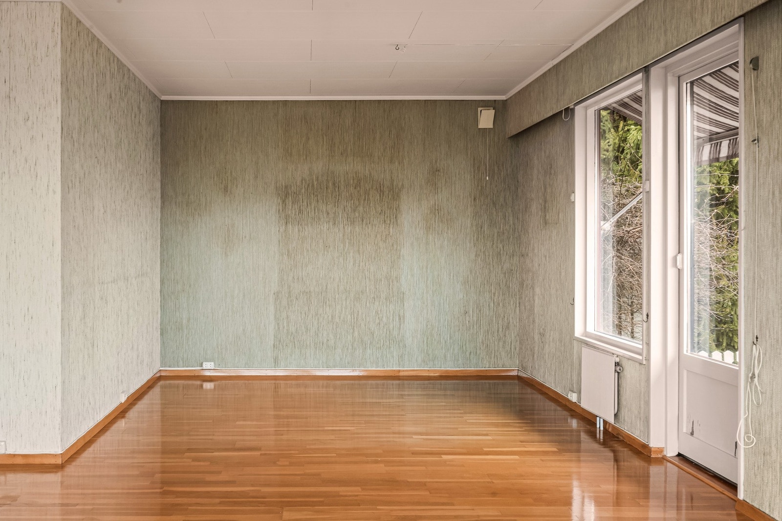 Fra stuen er det utgang til veranda Galleribilde