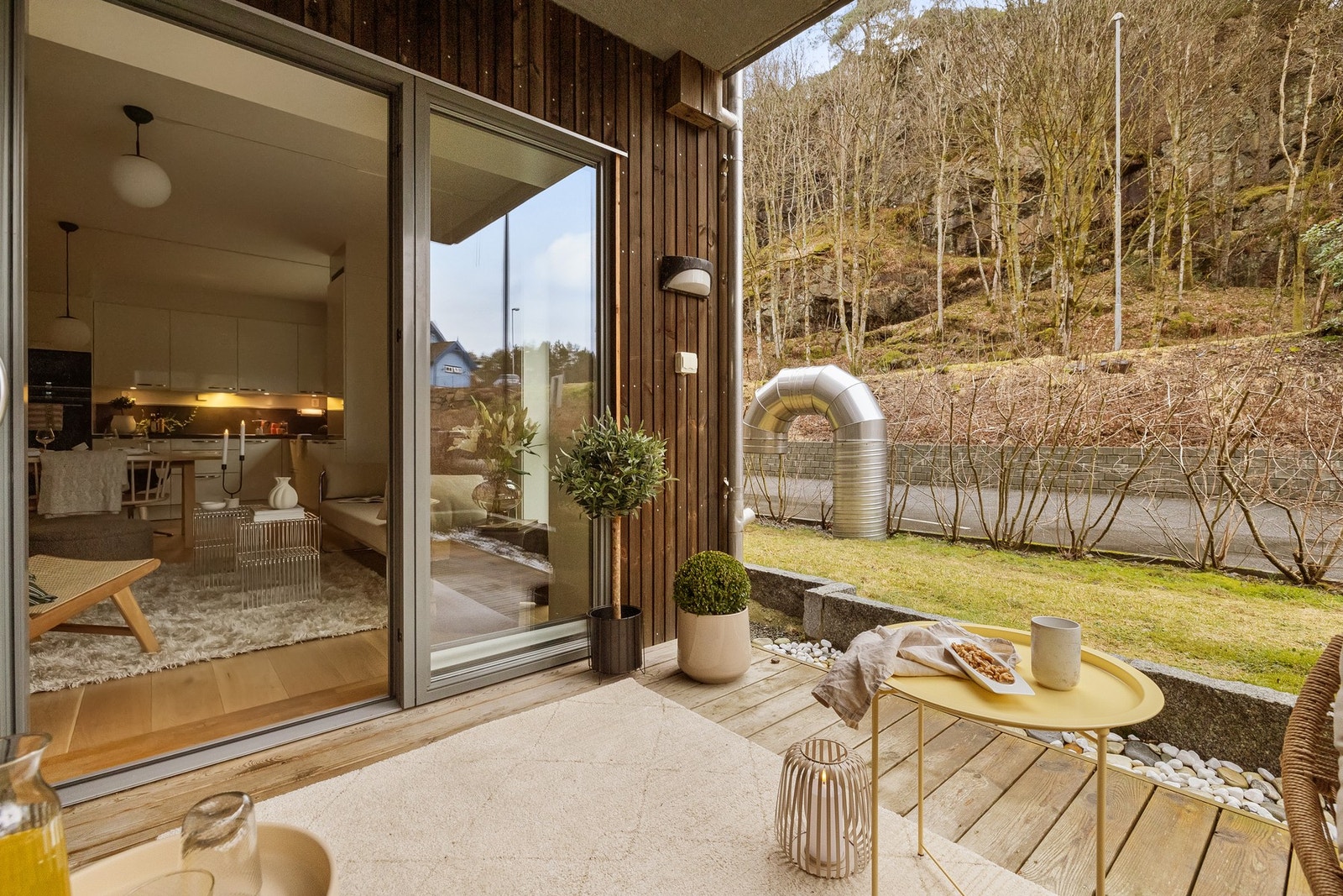 Det er lagt ut strøm til terrassen. Galleribilde