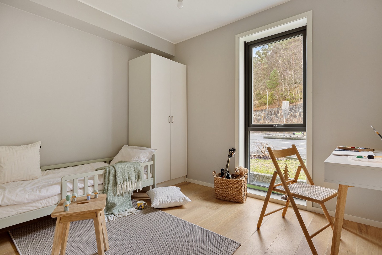 Soverom 2 måler 8,6 kvm. Galleribilde