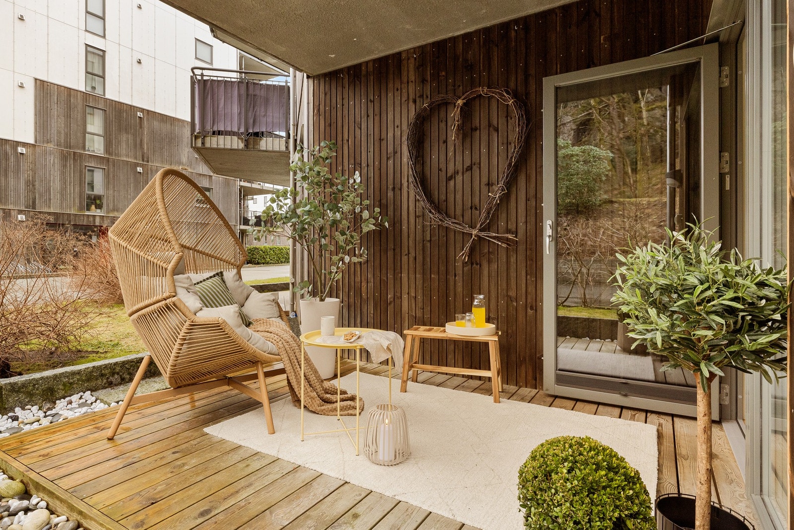 Her er det god plass til å møblere med utemøbler. Galleribilde