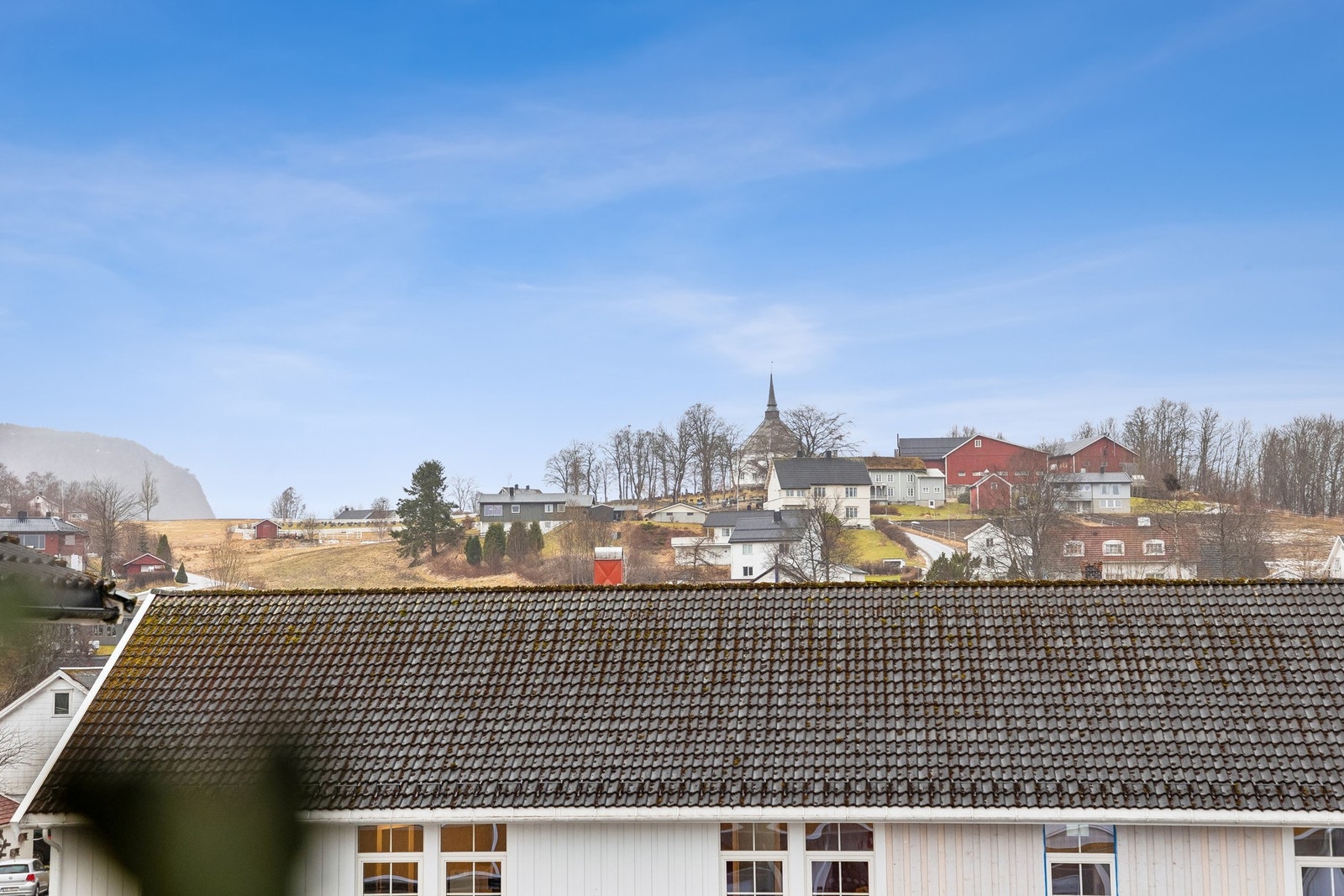Fin utsikt fra balkongen og gode solforhold gjennom dagen. Galleribilde