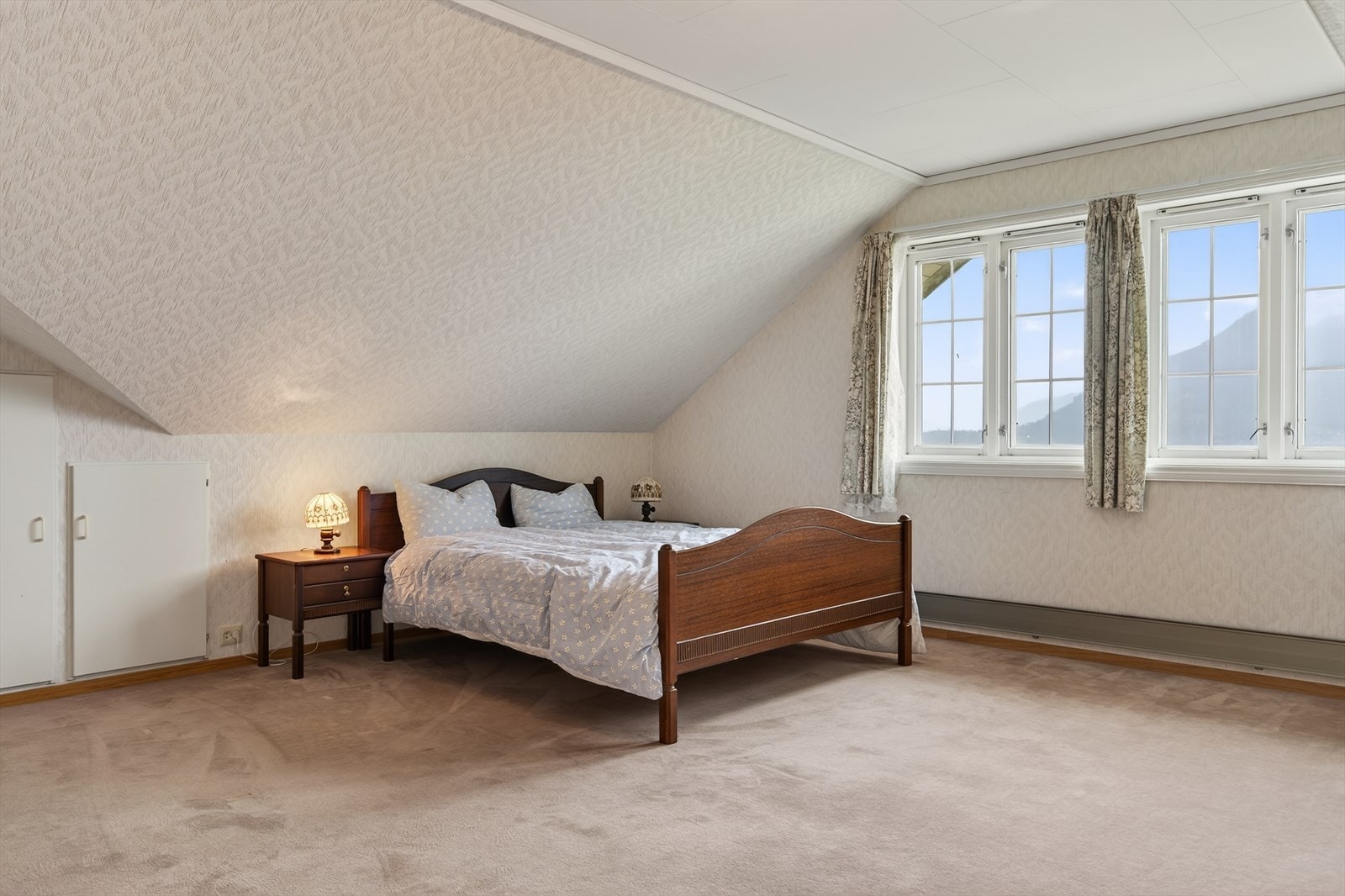 I loftetasjen er det flere store soverom, som også kan brukes som stue om man ønsker. Galleribilde