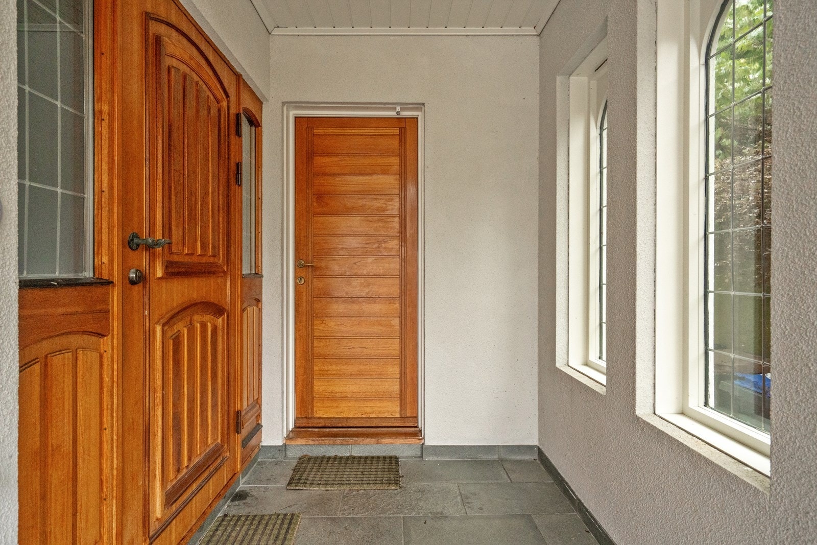 Flott overbygd inngangsparti Galleribilde