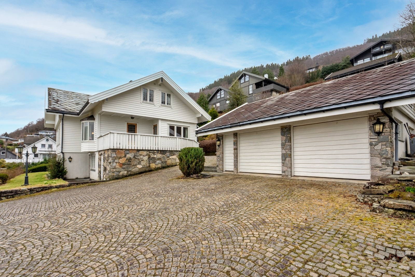 Flott brostein i gårdsrommet Galleribilde