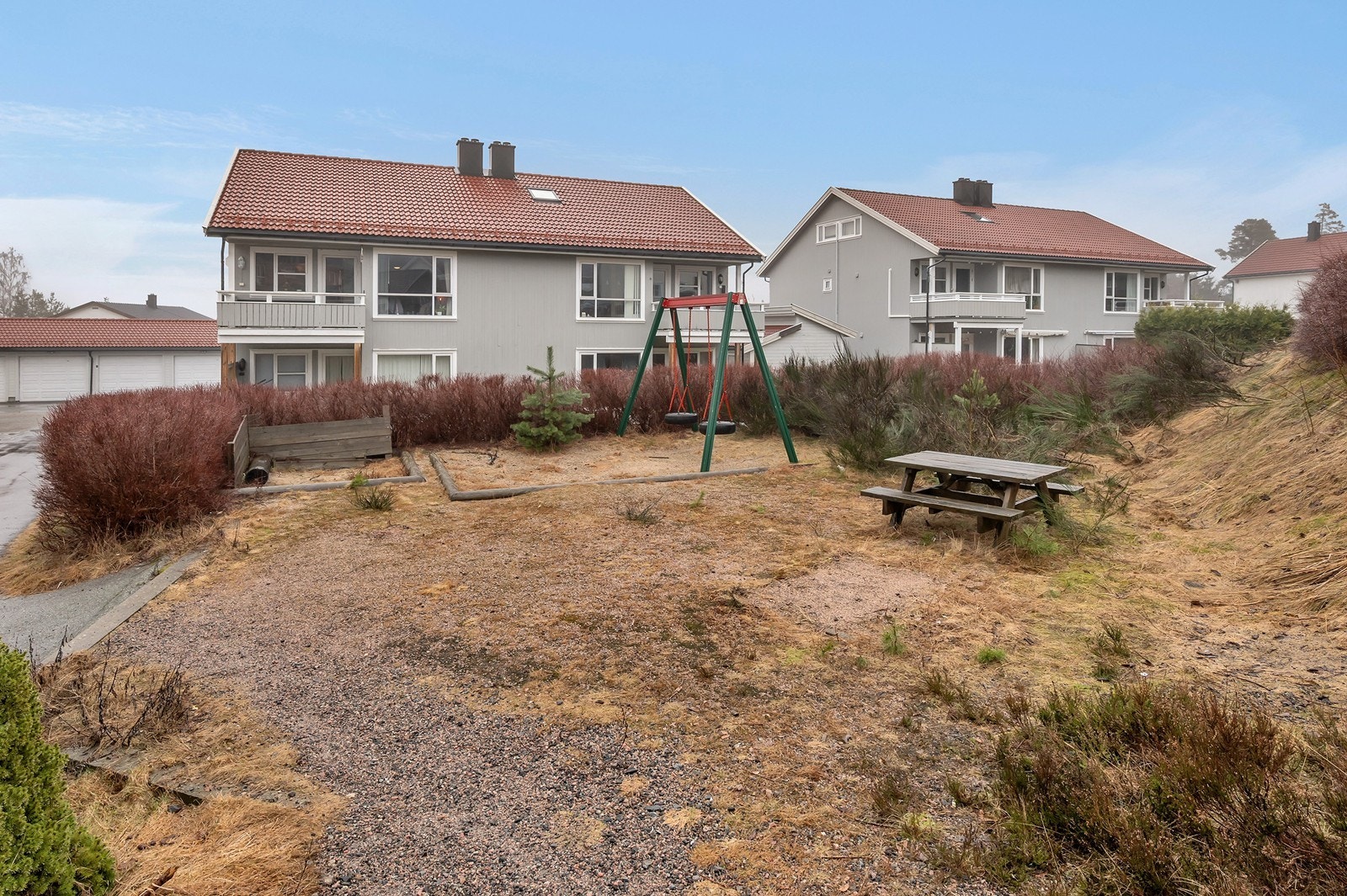 Lekeplass like ved boligen. Galleribilde