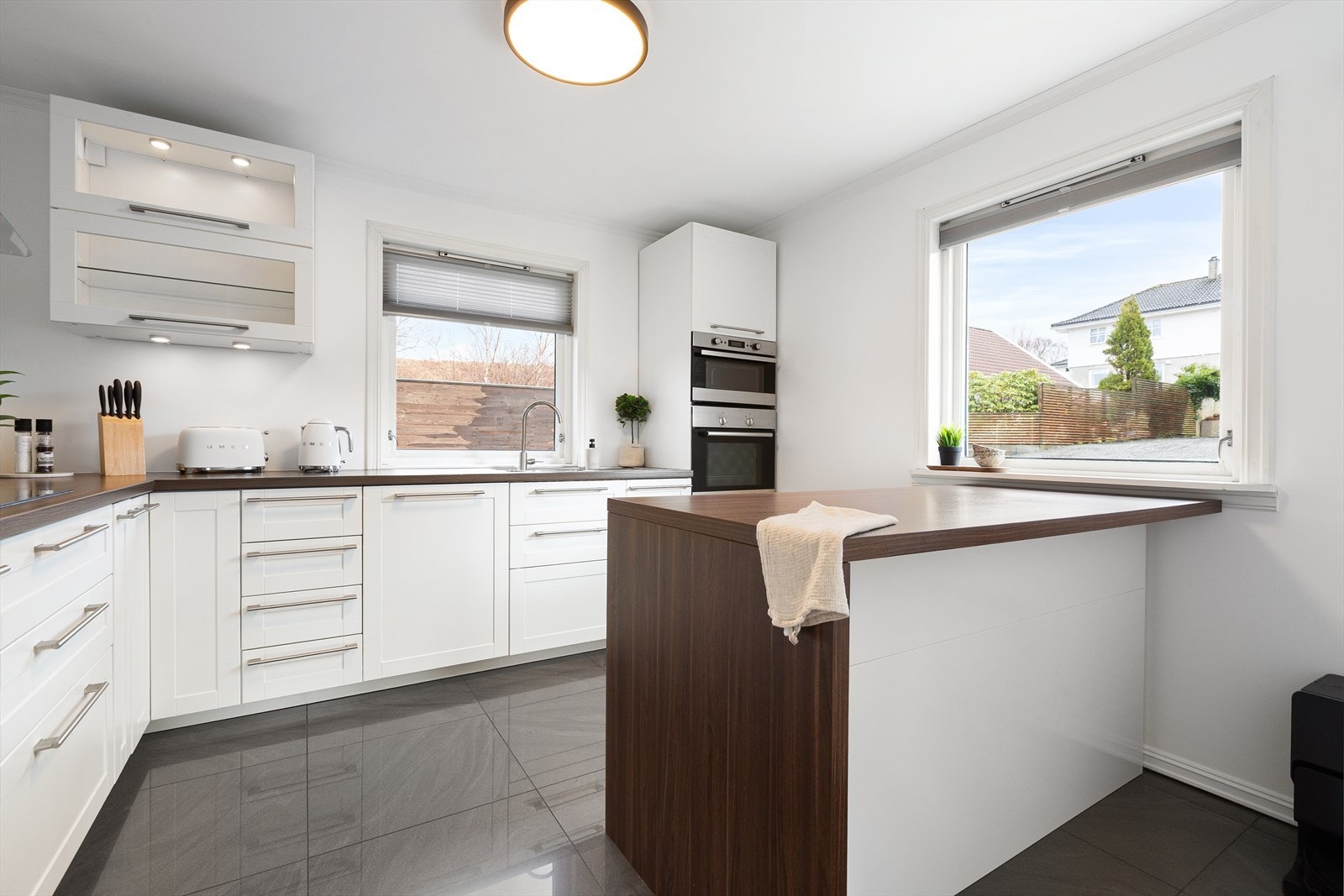 Pent og lyst kjøkken. Galleribilde