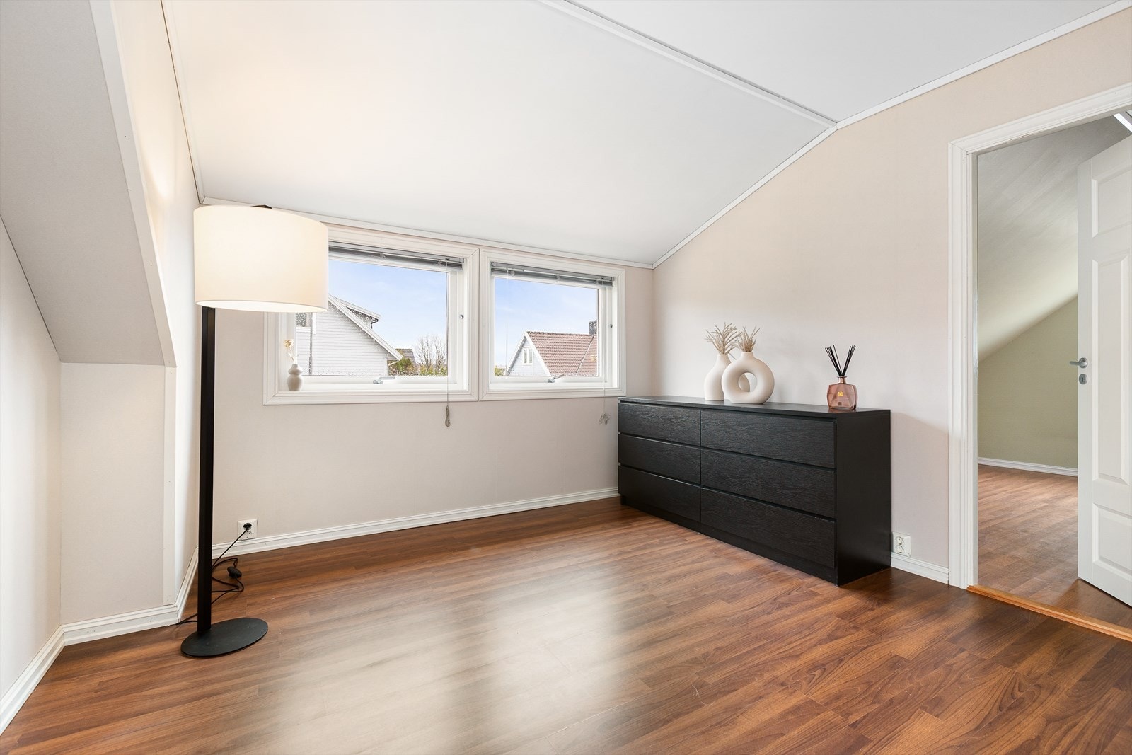 Loftstue. Galleribilde