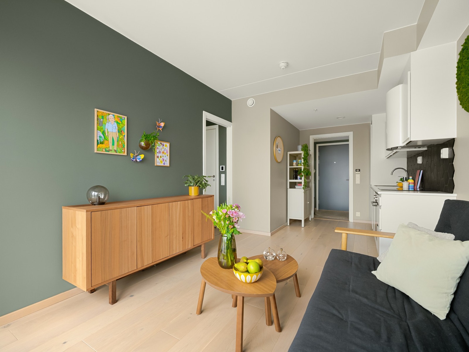 Vi tar turen inn igjen og ser på resten av leiligheten. Galleribilde