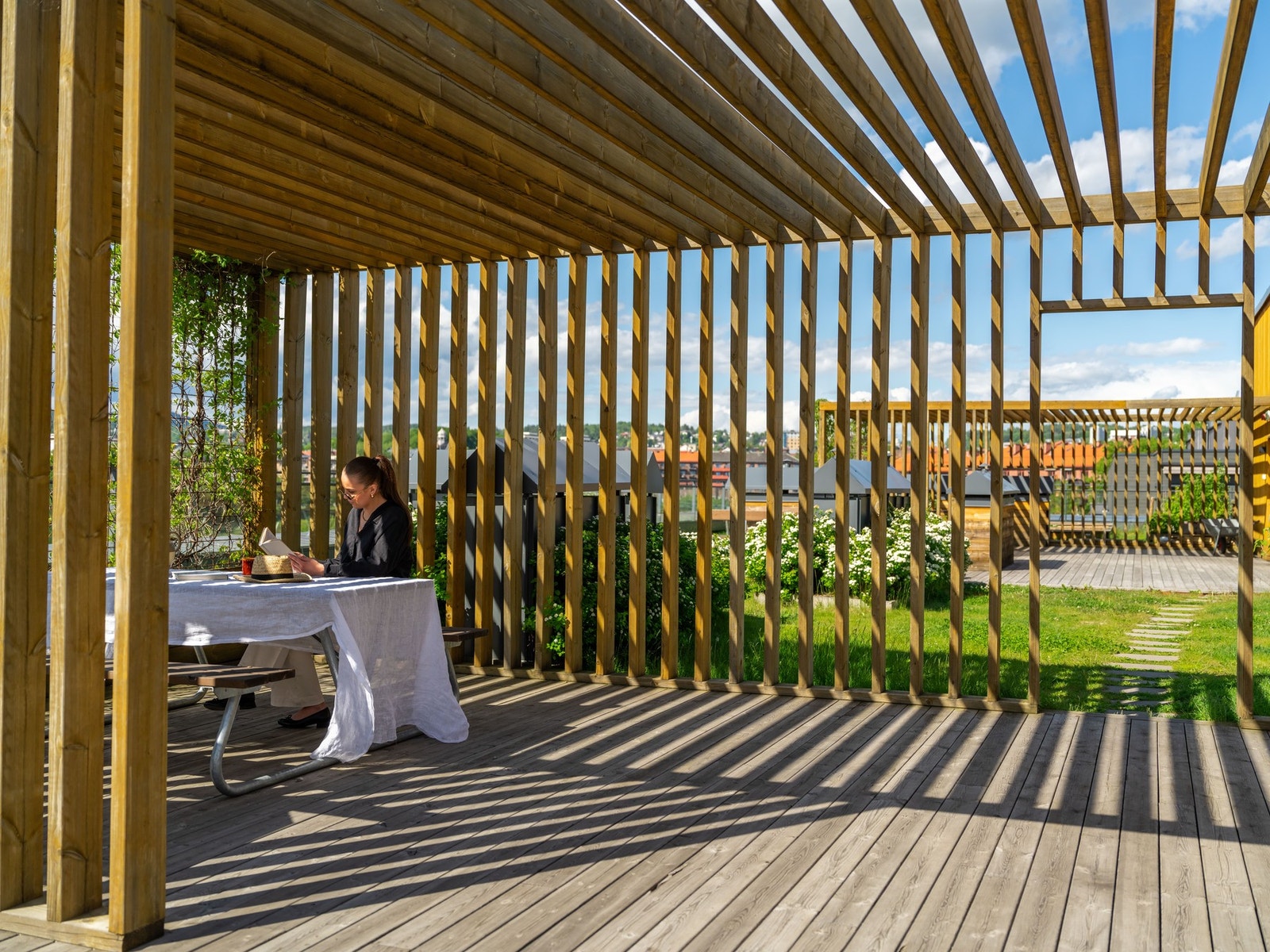 Det er også pergolaer som kan benyttes dersom solen blir for meget. Galleribilde