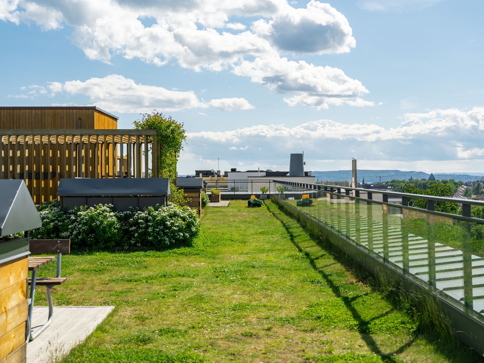 Her kan du nyte frodige omgivelser og invitere til hyggelige sammenkomster. Galleribilde