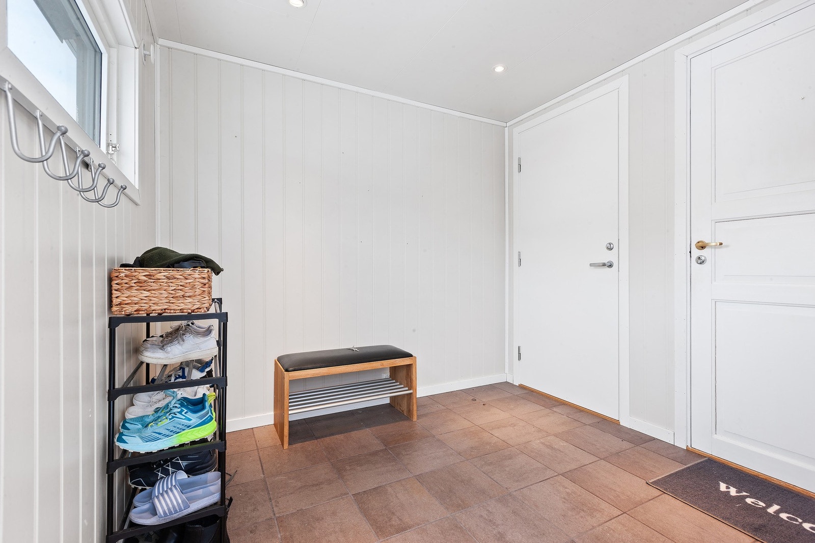 Boligen har felles entré med utleieleiligheten Galleribilde