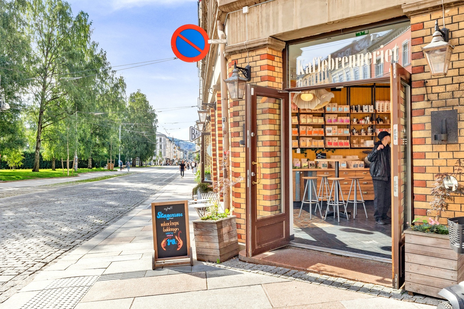 Kort vei til flere cafeer og servicetilbud. Galleribilde