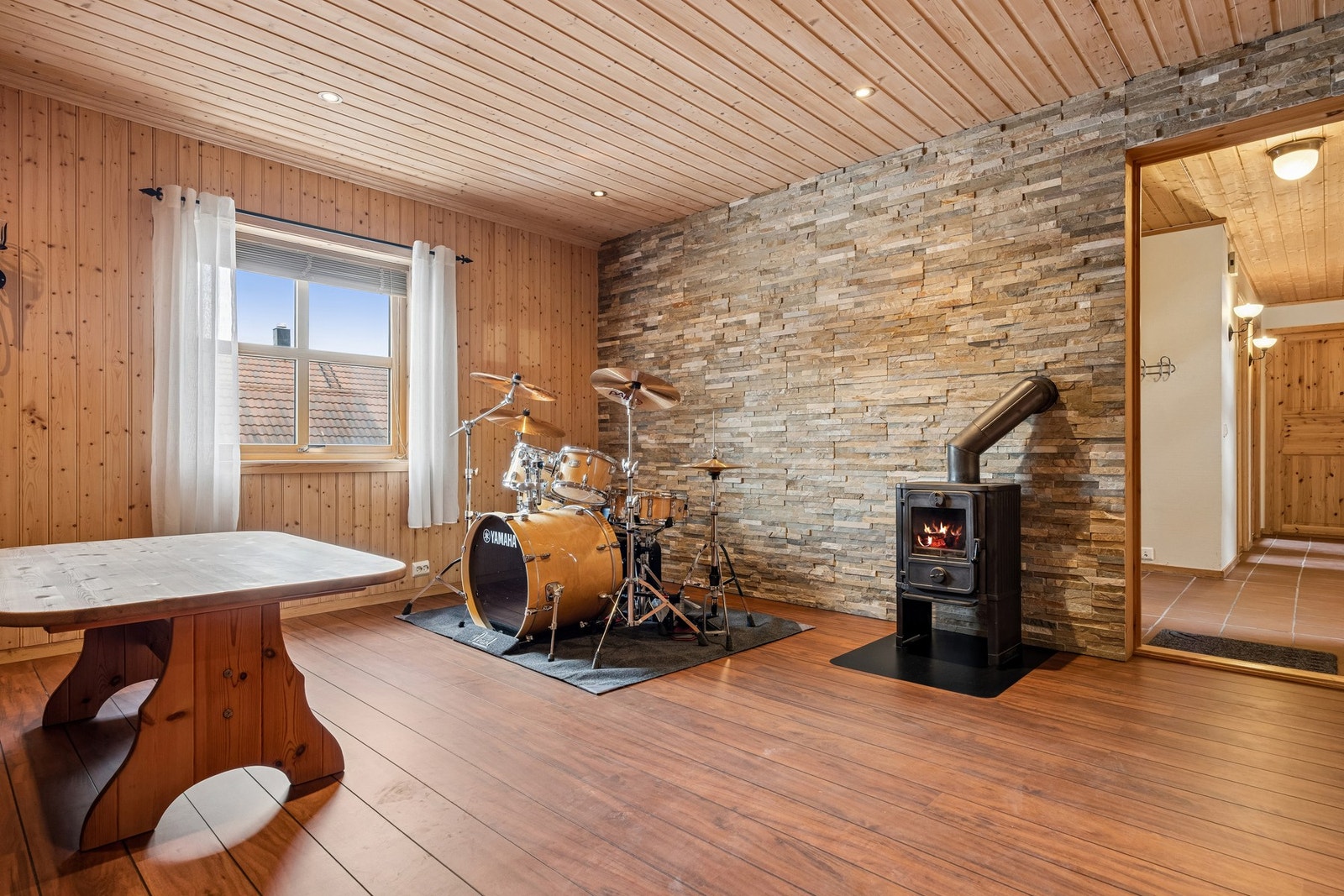 Kjellerstue med vedfyring Galleribilde