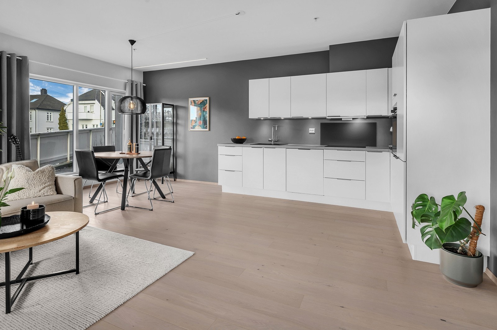 Boligen har balansert ventilasjon, vannbåren gulvvarme samt vamtvann fra fellesanlegg Galleribilde