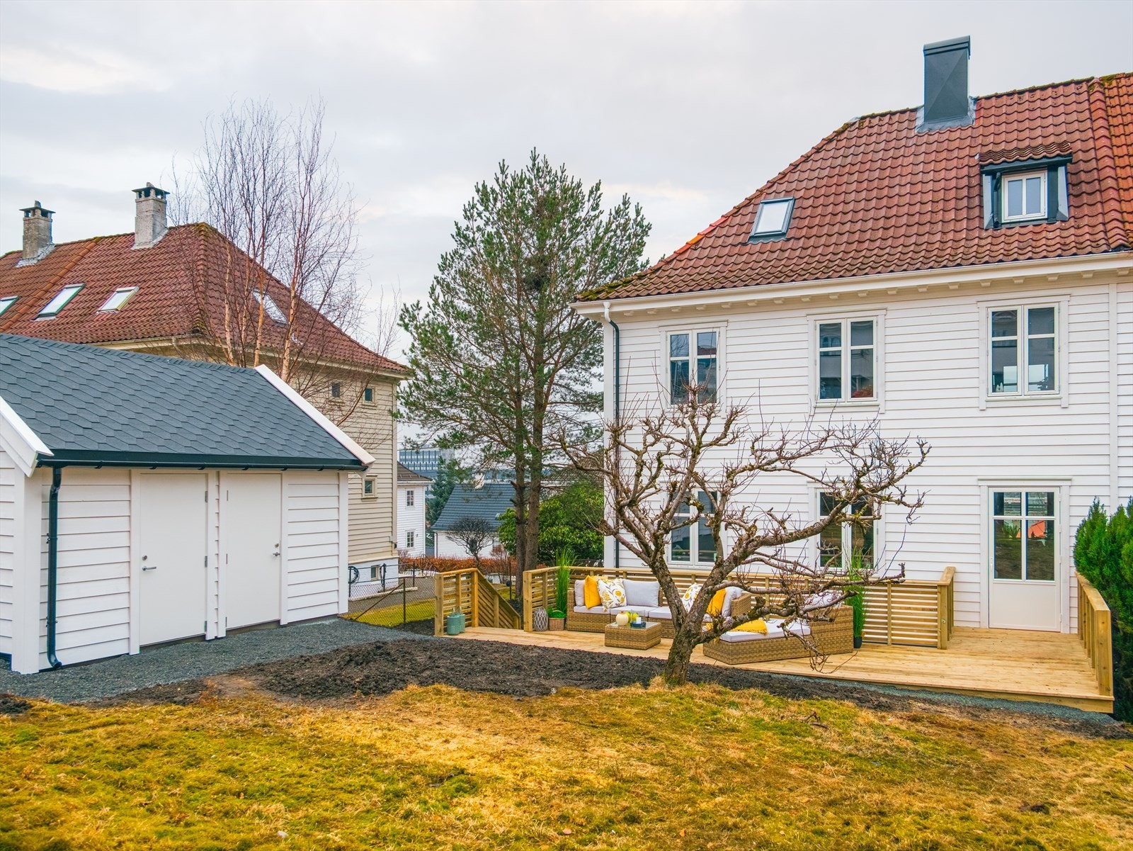 Det medfølger en utvendig sportsbod på ca. 5,9 m² Galleribilde