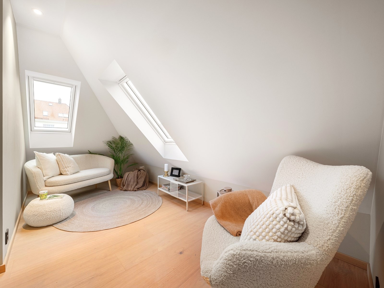 Store takvinduer sikrer rikelig med naturlig lysinnslipp Galleribilde