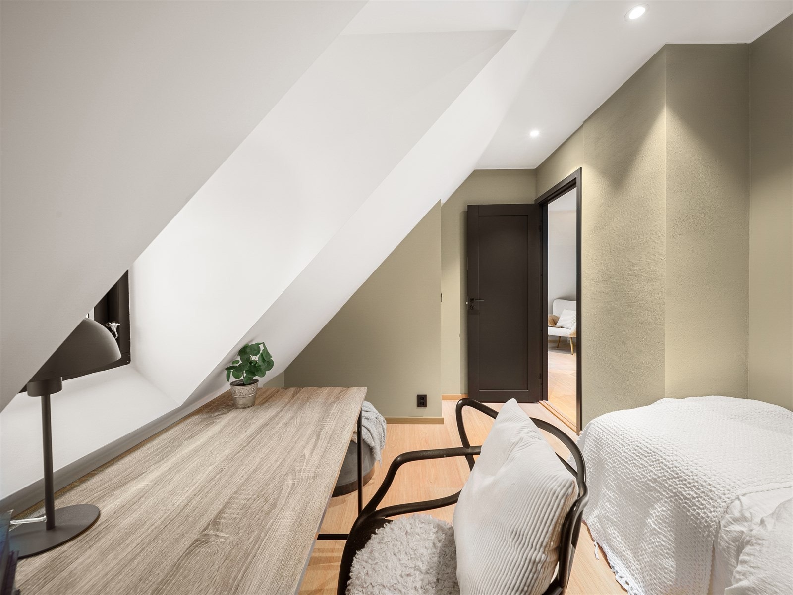 Etasjen inneholder også to soverom på henholdsvis 7 m² og 9m² Galleribilde