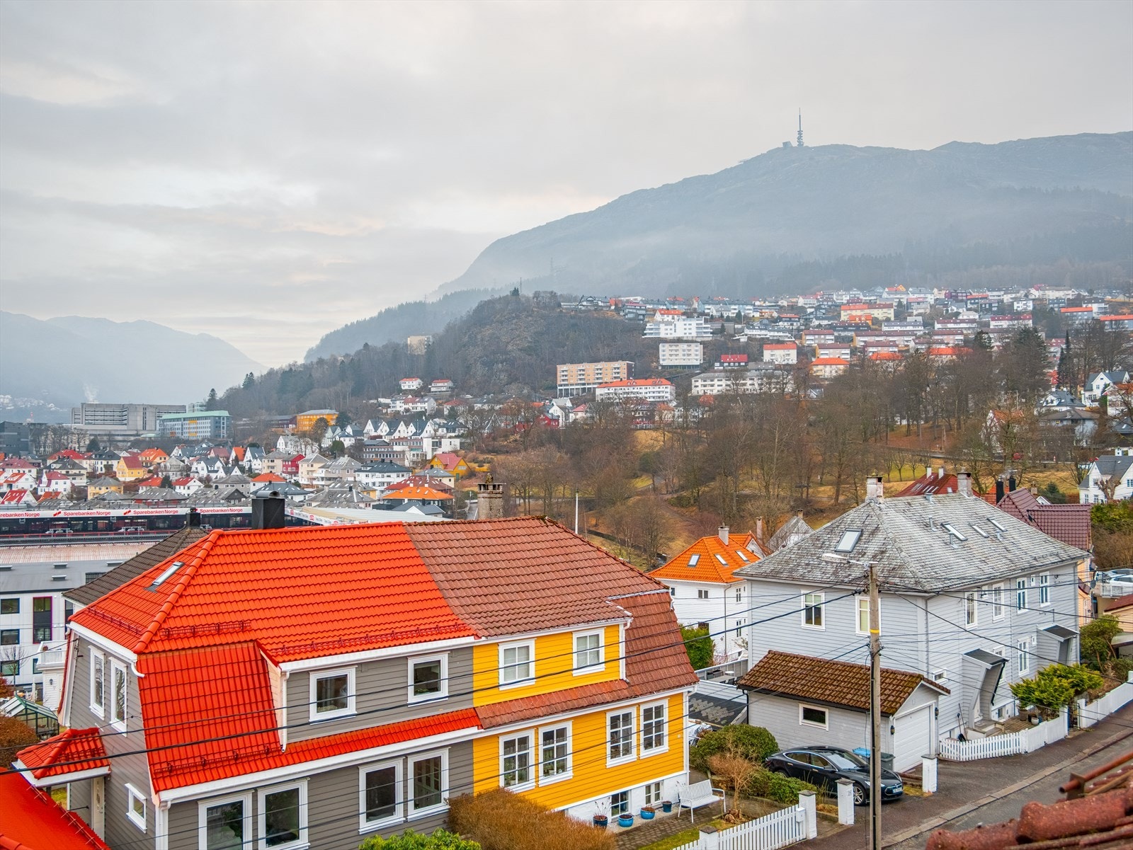 Det er også flotte turmuligheter i nærområdet med kort vei til Ulriken, Isdalen og byfjellene, samt fine løperuter rundt Store Lungegårdsvannet og Tveitevannet. Galleribilde